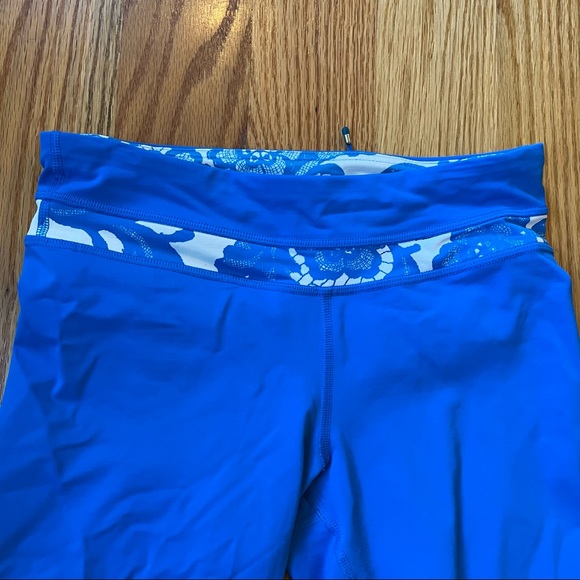 Lululemon Run Inspire Crop II blue and white floral leggings size 4 - Picture 7 of 7